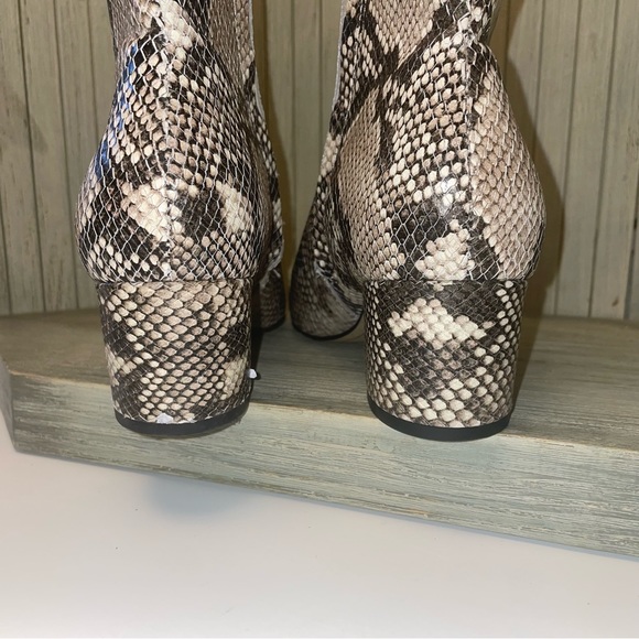 Flawless Dolce Vita Snakeskin Pointed Toe Boots 8 - Picture 4 of 10